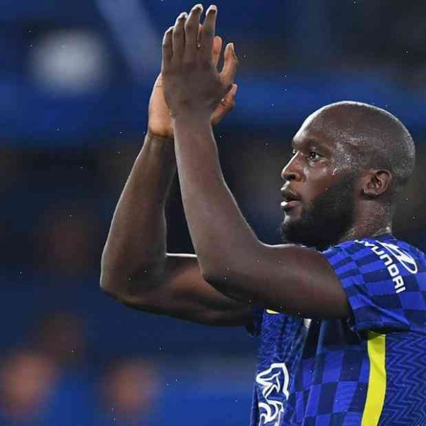 Romelu Lukaku calls for footballers and CEOs to meet to solve racism issues