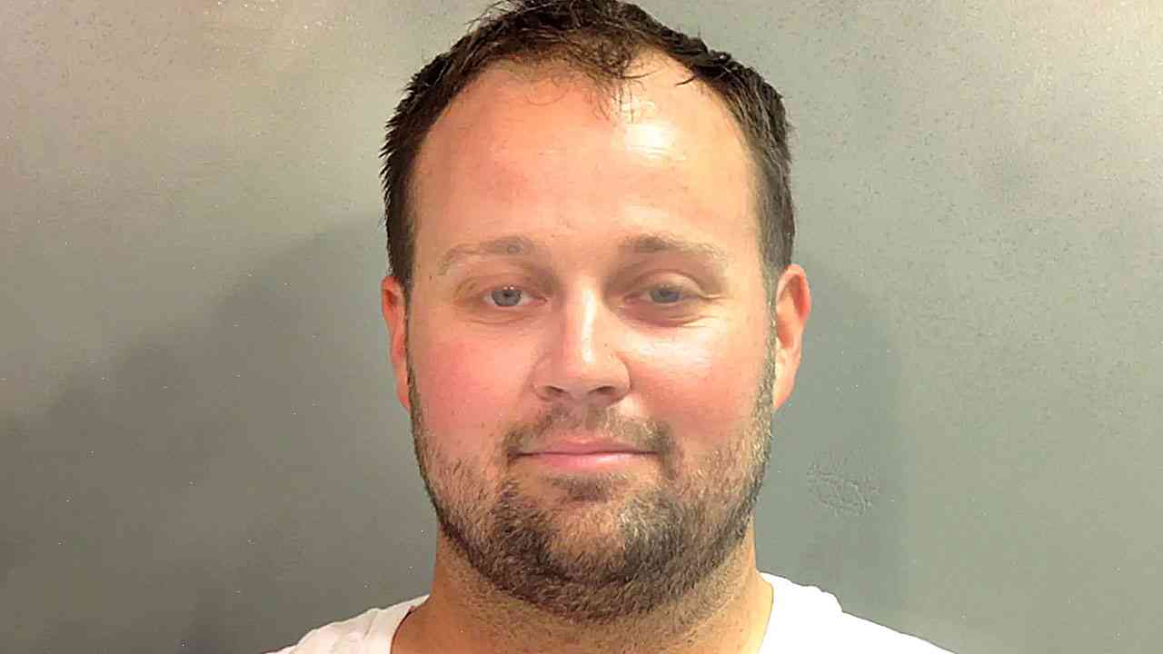 '19 Kids and Counting' star Josh Duggar to stand trial for child porn
